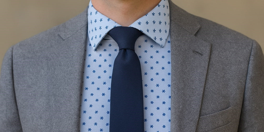 Comment associer sa cravate à une chemise à motifs pour un look homme élégant ?