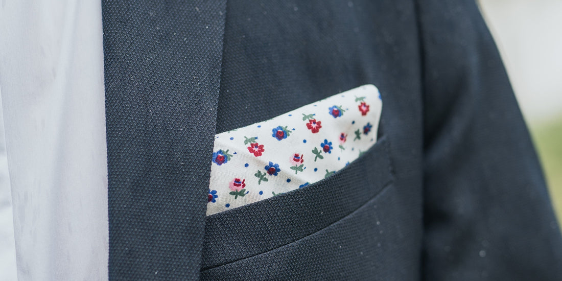 Guide complet : Comment parfaitement mettre une pochette de costume