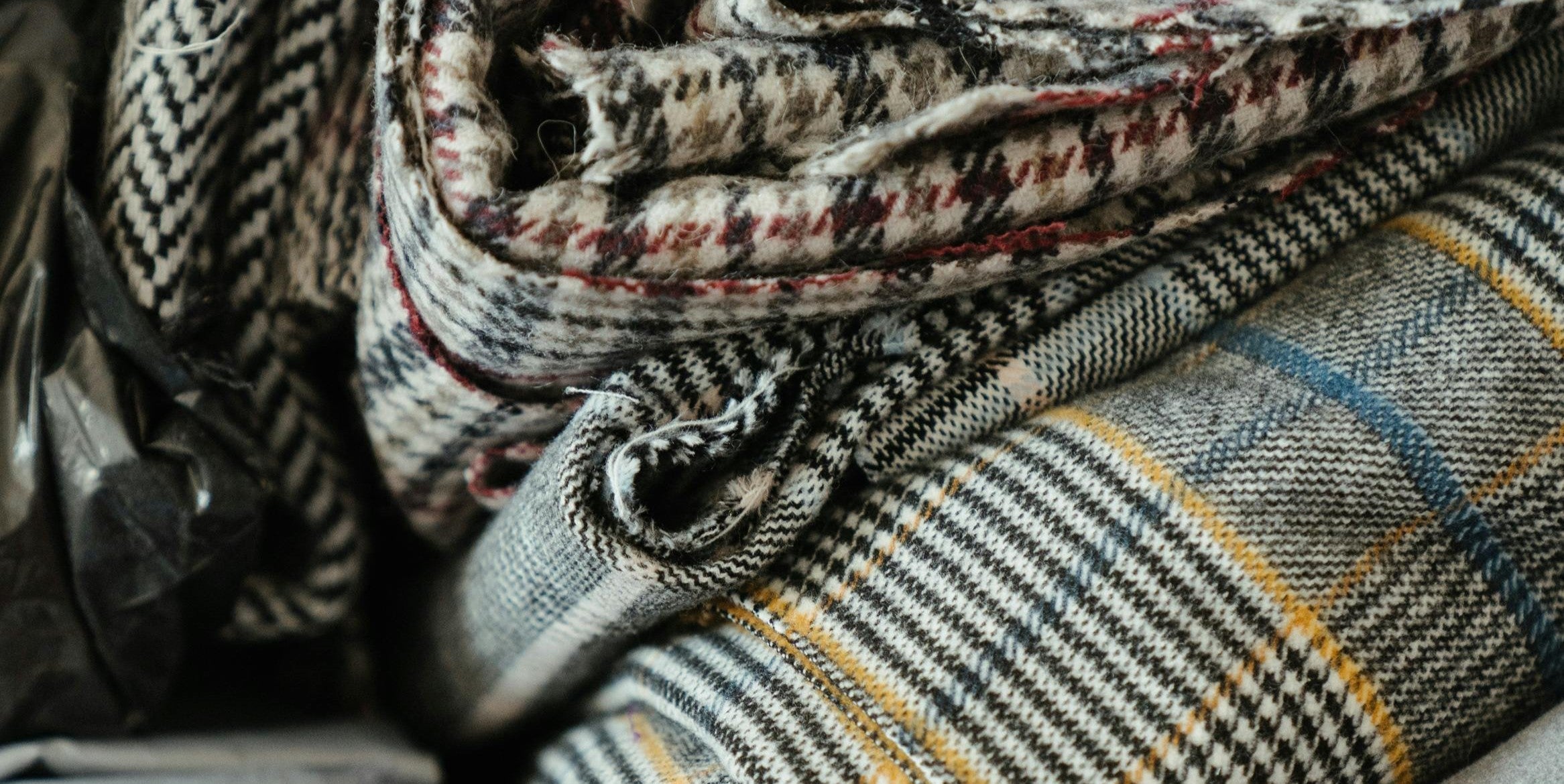 Les Motifs Tartan : Comment Porter ce Classique des Accessoires de Costume Kuva